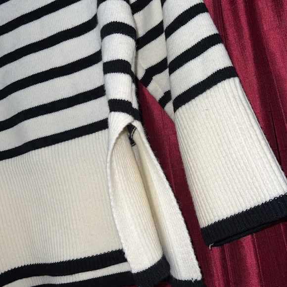 Stripped Turtleneck sweater top - Picture 5 of 7